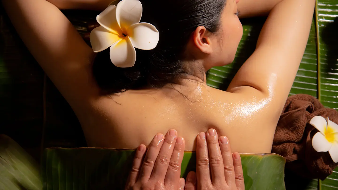 Thai Herbal Banana Leaf Massage